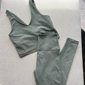 Beyond Yoga Spacedye set in green! Size small